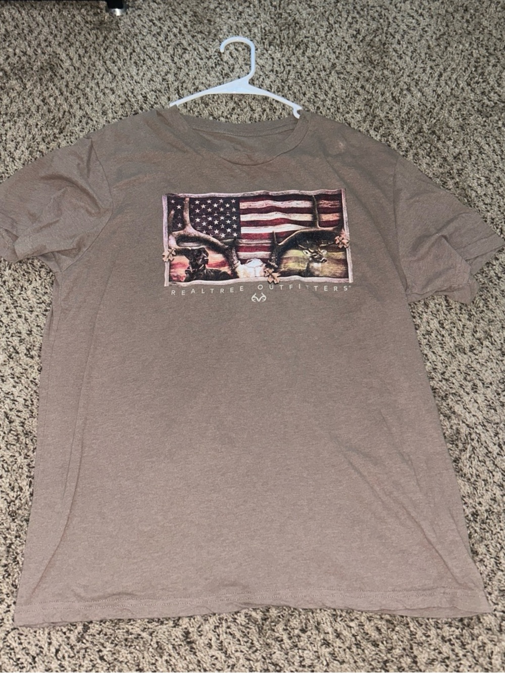 Realtree Outfitters Men's Brown Short Sleeve Flag Graphic Tee